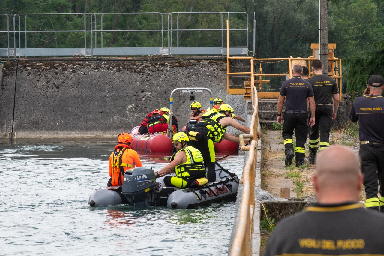 I sommozzatori dei vigili del fuoco in azione