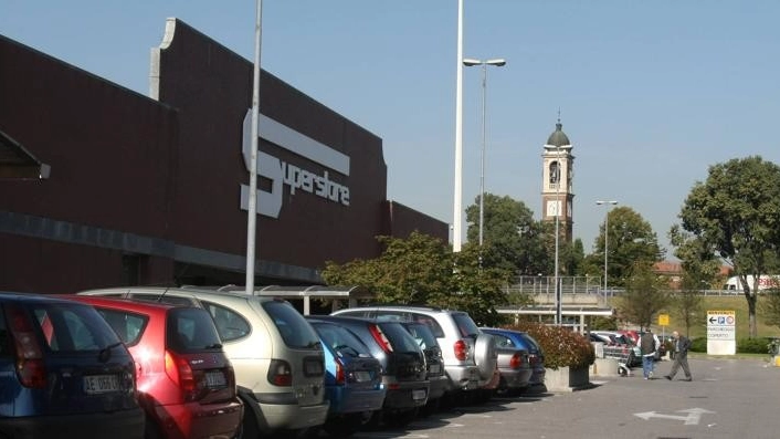 Monza, l'Esselunga del quartiere San Fruttuoso