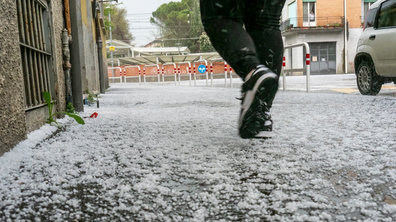Allerta meteo gialla in Lombardia per sabato 12 e domenica 13 luglio 2025: temporali e grandine