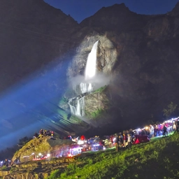 Le cascate del Serio: lo spettacolo del triplice balzo sotto i fasci di luce