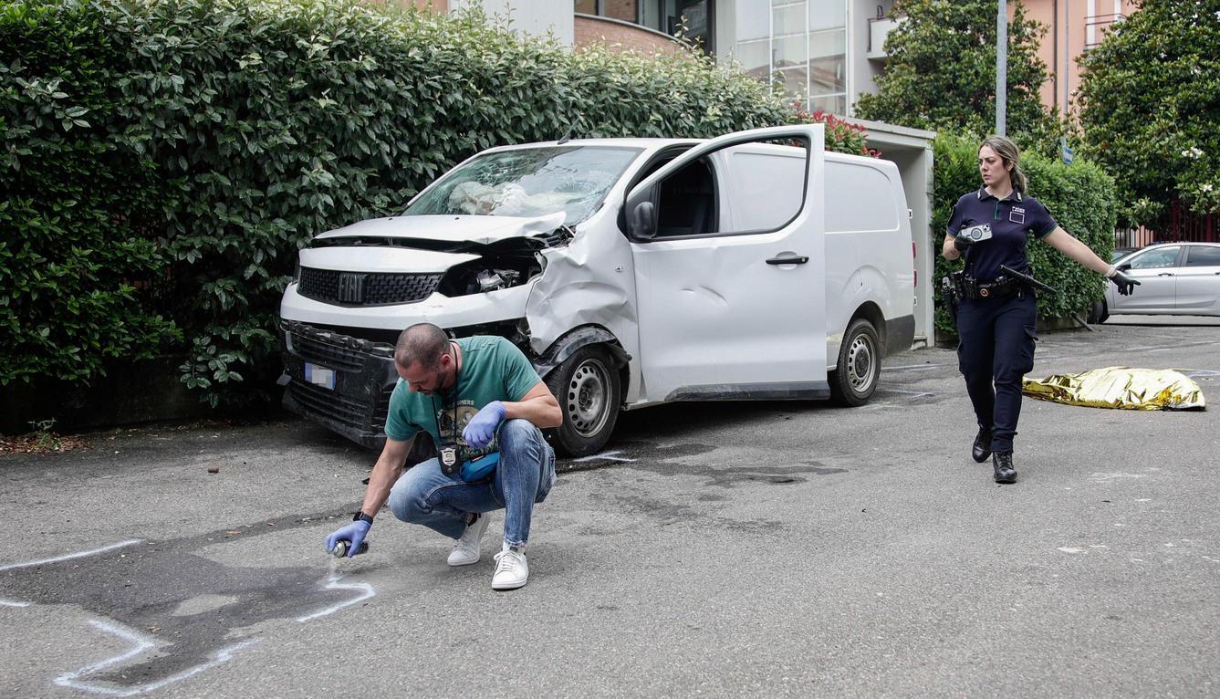 incidente mortale a rho scontro tra moto e furgone centauro perde la vita
