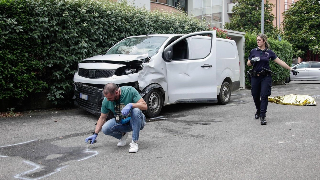 Lo scontro violento tra un. furgone e una moto è costato la vita a un sessantunenne. di Lainate. L’incidente è successo ieri mattina poco dopo. le undici e trenta in via San Giovanni Bosco: immediati i soccorsi, per il centauro non c’è stato nulla da fare Lo scontro violento tra un. furgone e una moto è costato la vita a un sessantunenne. di Lainate. L’incidente è successo ieri mattina poco dopo. le undici e trenta in via San Giovanni Bosco: immediati i soccorsi, per il centauro non c’è stato nulla da fare