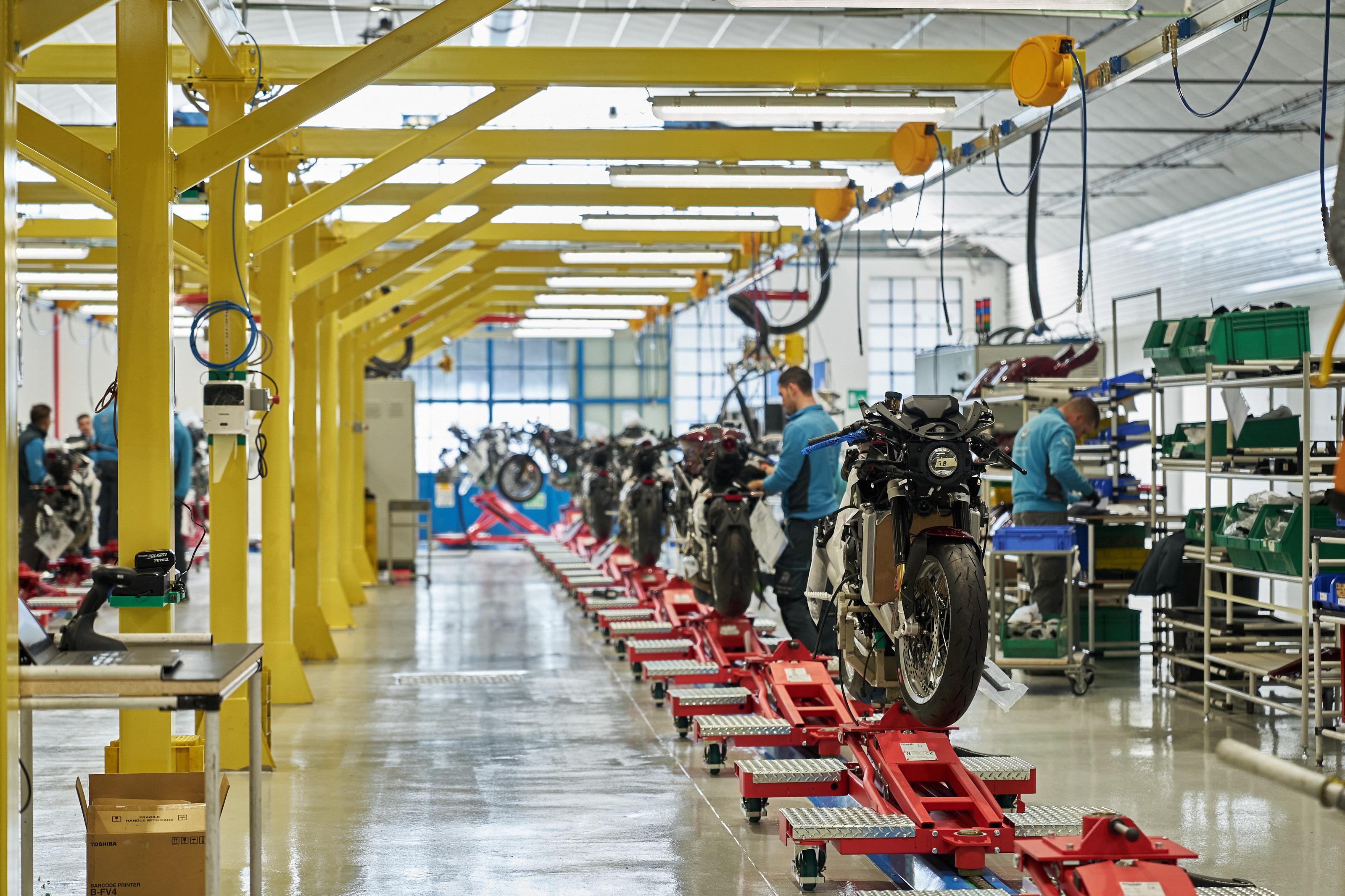 Quale futuro per Mv Agusta? L’azienda: “Mettiamo le basi per una nuova era”. I sindacati: “Nessuna certezza” Quale futuro per Mv Agusta? L’azienda: “Mettiamo le basi per una nuova era”. I sindacati: “Nessuna certezza”