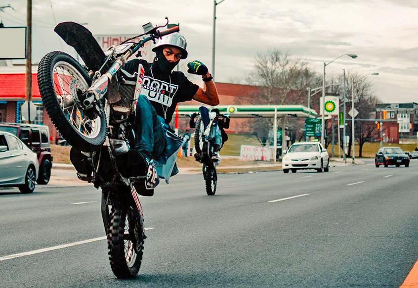 Firme contro le moto fracassone: nei weekend più controlli, multe e autovelox in Val Brembana