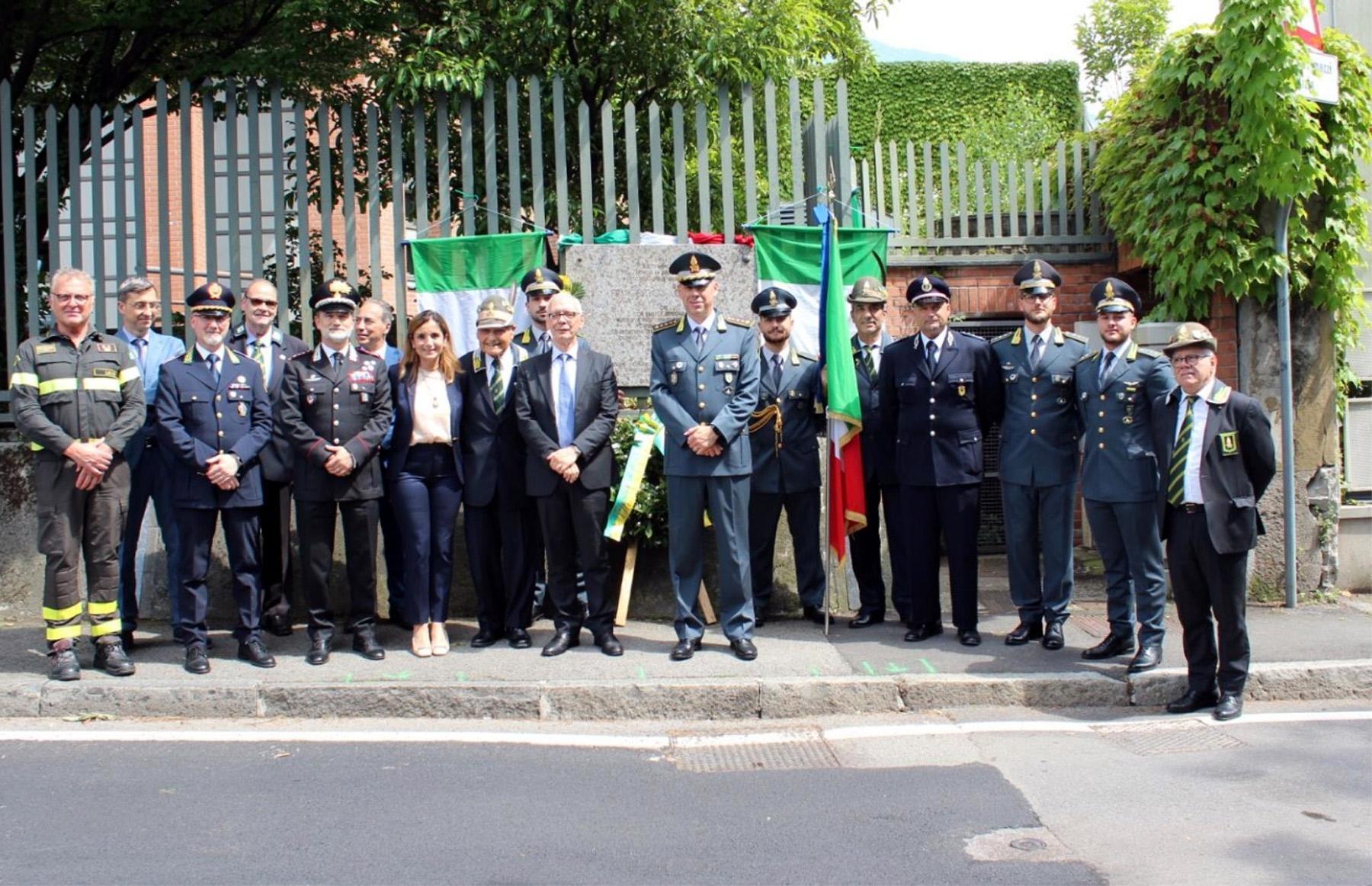 Ucciso per proteggere i cittadini. Omaggio a Francesco Centrone Ucciso per proteggere i cittadini. Omaggio a Francesco Centrone