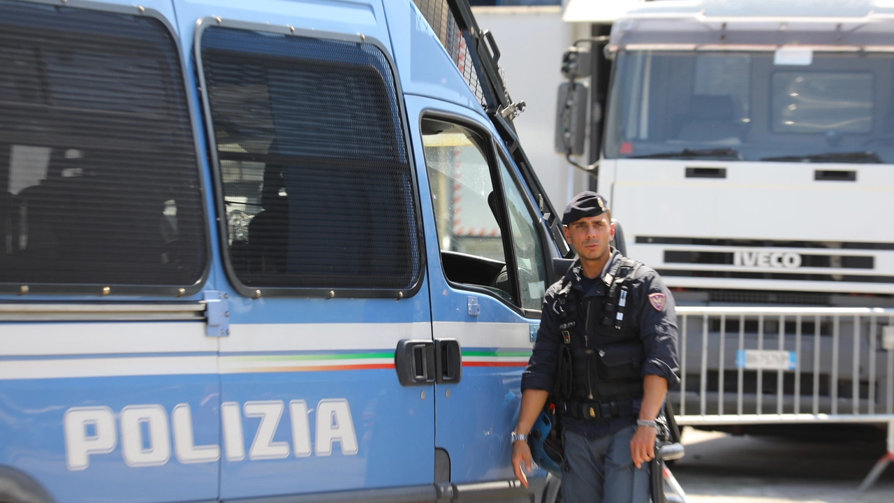 Polizia in servizio durante il campionato di serie A (foto di archivio)