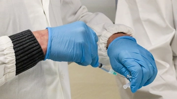 Il medico violentatore seriale, 9 donne abusate in ambulatorio con uno ‘schema fisso’: “Privo di freni inibitori. E dà la colpa alle vittime”