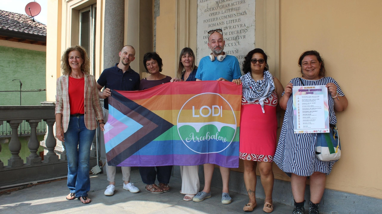 I rappresentanti delle associazioni coinvolte nel “Pride Month“ durante la presentazione di ieri I rappresentanti delle associazioni coinvolte nel “Pride Month“ durante la presentazione di ieri