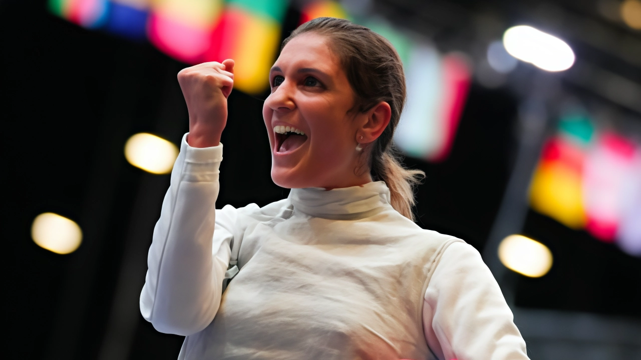 Arianna Errigo, a 37 anni, continua a brillare nella scherma. Dopo quattro medaglie in Coppa del Mondo, si prepara per Europei e Mondiali. Arianna Errigo, a 37 anni, continua a brillare nella scherma. Dopo quattro medaglie in Coppa del Mondo, si prepara per Europei e Mondiali.