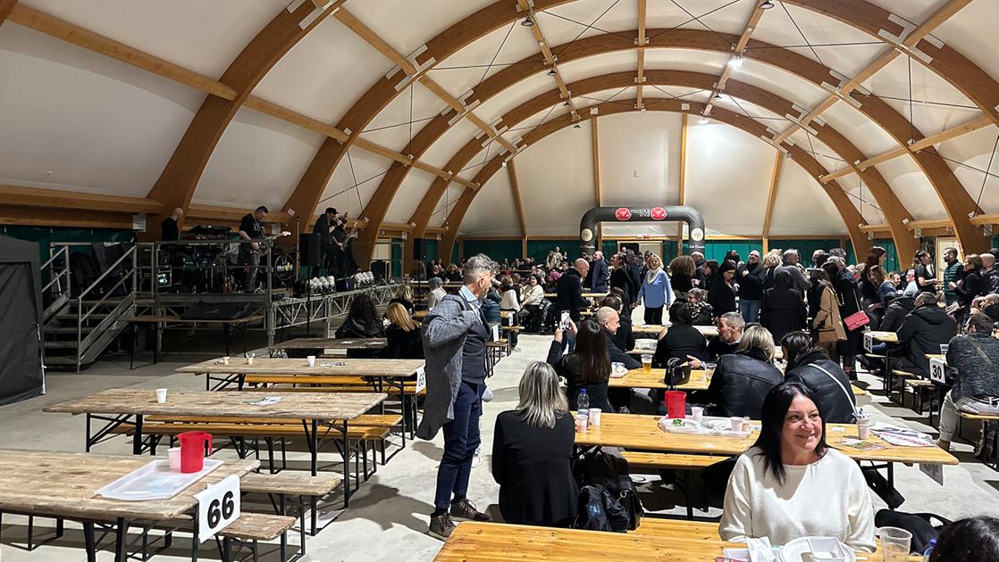 Il palatenda di Codogno piace e raccoglie i primi utili: “Il ricavato andrà alle società sportive” Il palatenda di Codogno piace e raccoglie i primi utili: “Il ricavato andrà alle società sportive”