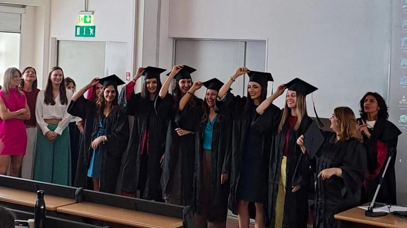 Le prime sette laureate della Statale di Milano in Scienza industriale cosmetica
