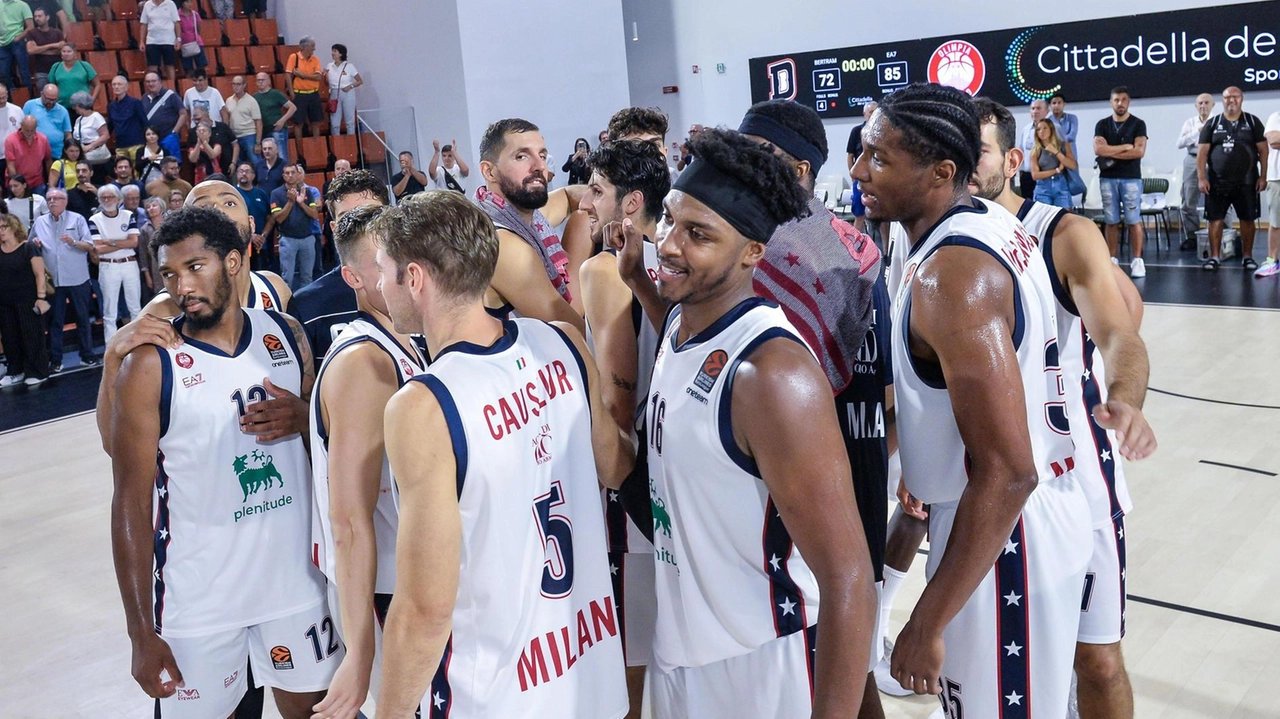 Nuovo scrimmage di allenamento per l’Olimpia che ieri ha affrontato Brescia. Quattro periodi in cui il punteggio è stato riciclato... Nuovo scrimmage di allenamento per l’Olimpia che ieri ha affrontato Brescia. Quattro periodi in cui il punteggio è stato riciclato...