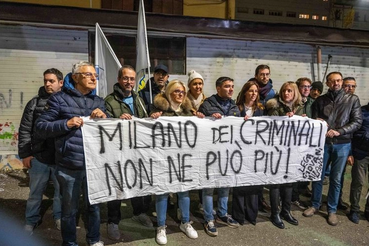 Il presidio organizzato dalla Lega per ribadire la vicinanza “alle forze dell’ordine