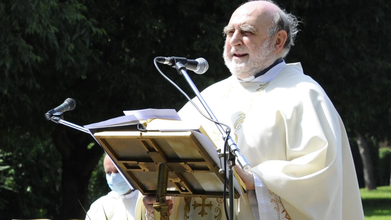 L’ultima lettera di don Luigi Caldera ai fedeli: "Tantissime persone si sono rese disponibili per me, forse non lo merito, ma sono davvero grato di tutto questo affetto" L’ultima lettera di don Luigi Caldera ai fedeli: "Tantissime persone si sono rese disponibili per me, forse non lo merito, ma sono davvero grato di tutto questo affetto"