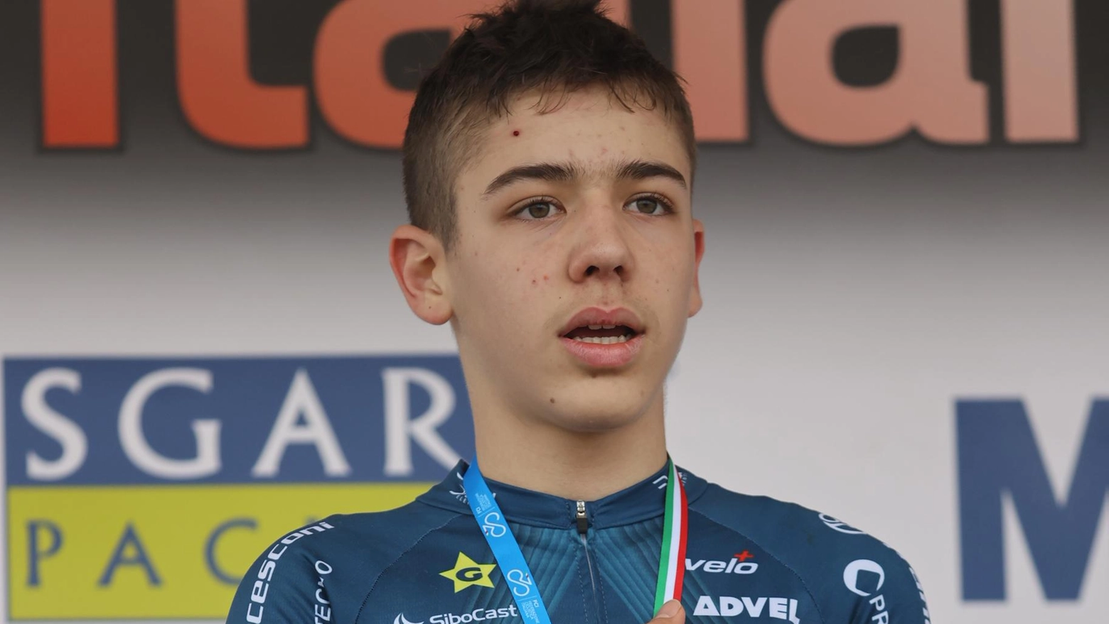 Il giovane ciclista monzese Matteo Jacopo Gualtieri si distingue nella Mountain Bike con un secondo posto a San Zeno Montagna, confermando la sua crescita nelle gare di Cross Country. Altri risultati positivi per i talenti locali.