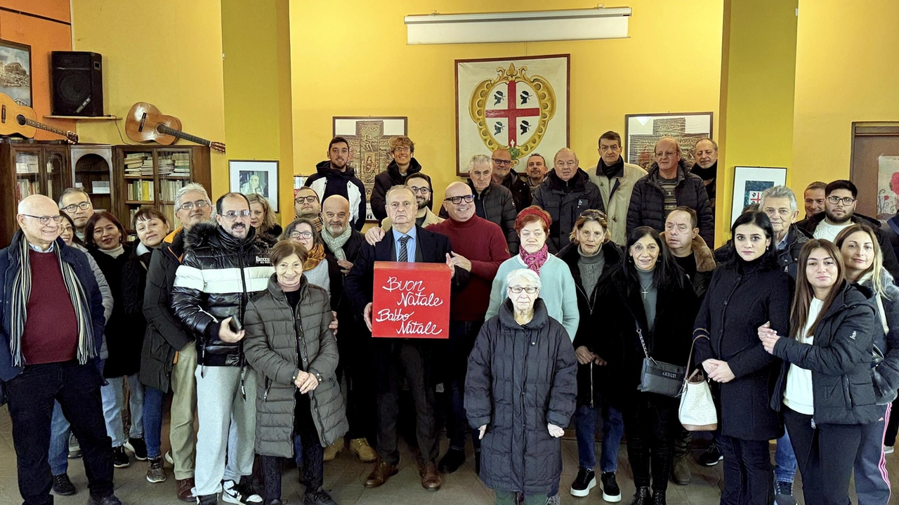 Il gruppo informale “Quelli che...” per il diciannovesimo anno consecutivo ha predisposto la cassetta per le letterine a Babbo Natale Il gruppo informale “Quelli che...” per il diciannovesimo anno consecutivo ha predisposto la cassetta per le letterine a Babbo Natale
