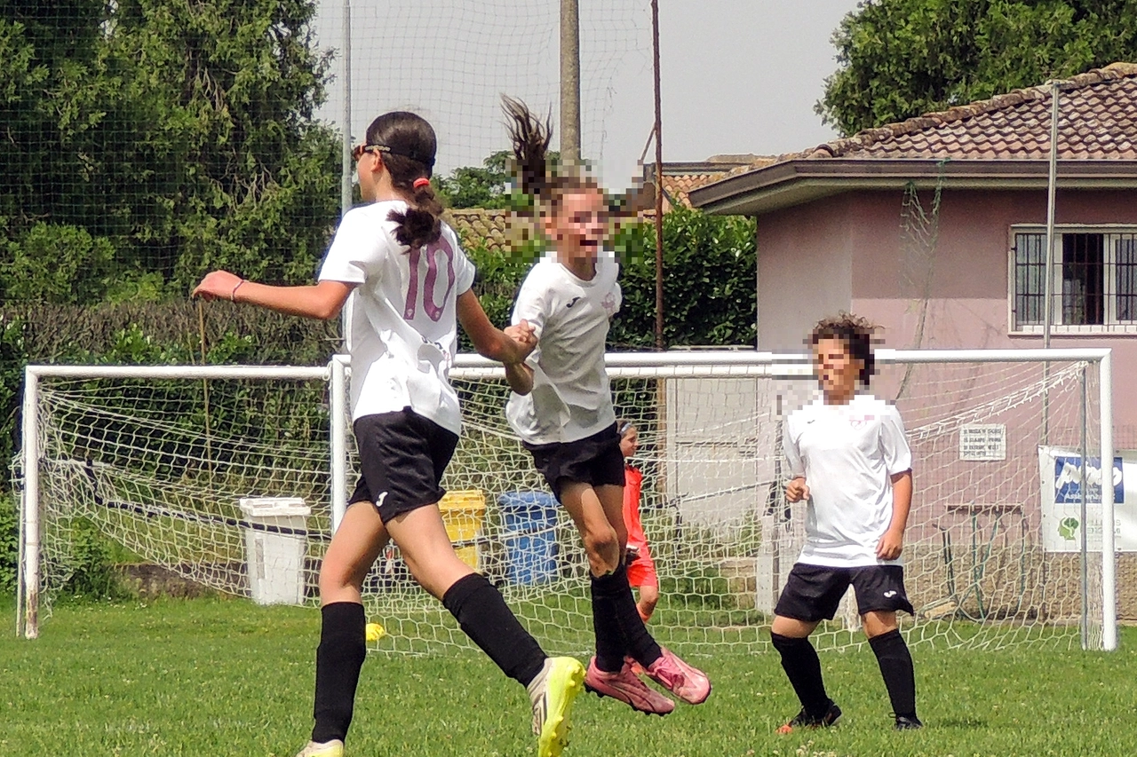 Squadra di calcio del Sambe femminile a Lodi