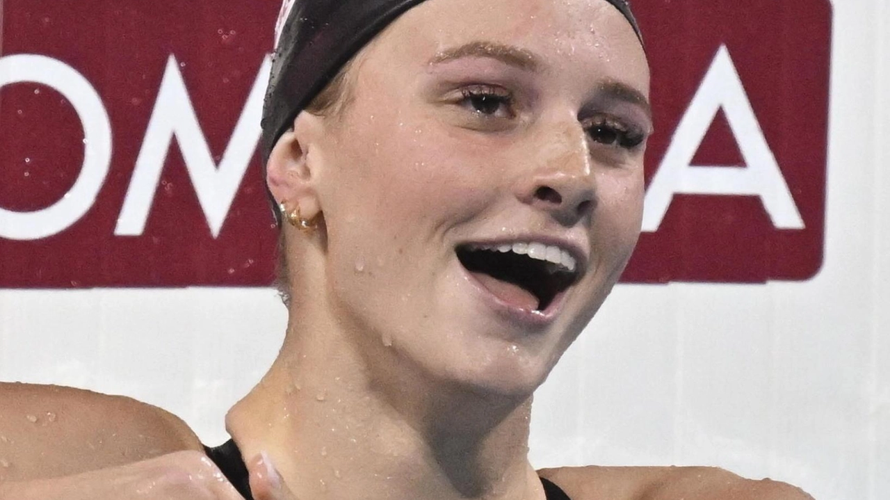 La 18enne di Montreal ha battuto il record mondiale nei 200 misti, preparandosi per i Mondiali di nuoto a Singapore. La 18enne di Montreal ha battuto il record mondiale nei 200 misti, preparandosi per i Mondiali di nuoto a Singapore.