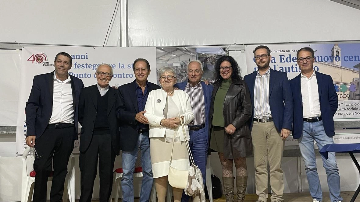 Vaprio, la sottoscrizione è stata lanciata durante la festa per i 40 anni della coop Punto d’incontro. L’obiettivo è aprire tra un anno quello che sarà il più grande centro per pazienti con autismo della zona. Vaprio, la sottoscrizione è stata lanciata durante la festa per i 40 anni della coop Punto d’incontro. L’obiettivo è aprire tra un anno quello che sarà il più grande centro per pazienti con autismo della zona.