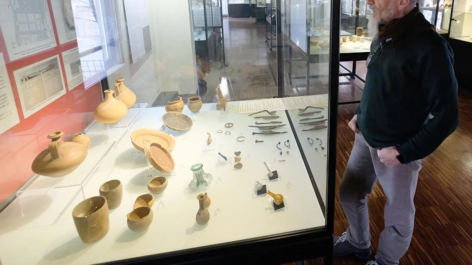 Il Civico Museo Verri di Biassono ospita una collezione di oggetti e manufatti che raccontano i lavori di un tempo dal contadino al falegname al bachicoltore Il Civico Museo Verri di Biassono ospita una collezione di oggetti e manufatti che raccontano i lavori di un tempo dal contadino al falegname al bachicoltore