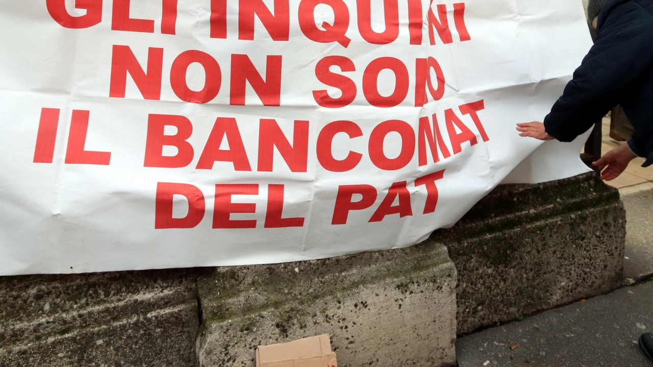 Sunia, Sicet e Unione hanno siglato con Invimit l’intesa: sconti fino al 35% in base all’Isee "Ora un tavolo con il commissario sugli edifici periferici". Tronca: lo apriamo a luglio. Sunia, Sicet e Unione hanno siglato con Invimit l’intesa: sconti fino al 35% in base all’Isee "Ora un tavolo con il commissario sugli edifici periferici". Tronca: lo apriamo a luglio.