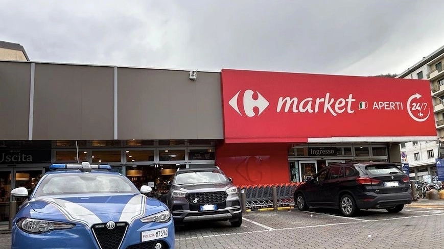 Polizia al Carrefour Polizia al Carrefour