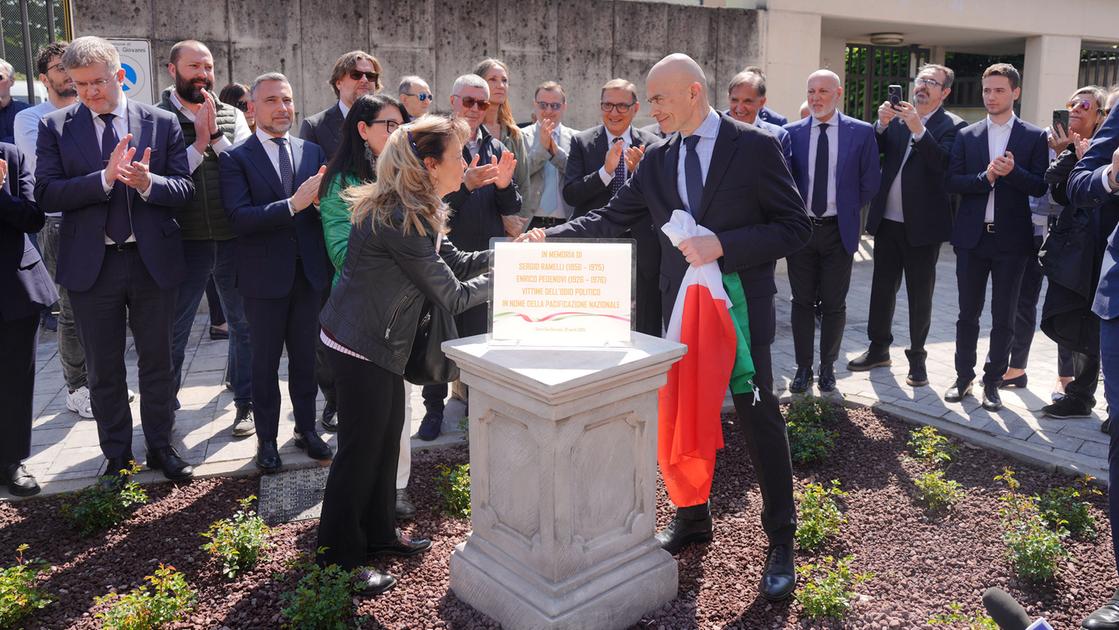 Sesto San da Ilgiorno.it sesto san giovanni qualcuno ha defecato sul monumento a ramelli e pedenovi appena inaugurato vile gesto