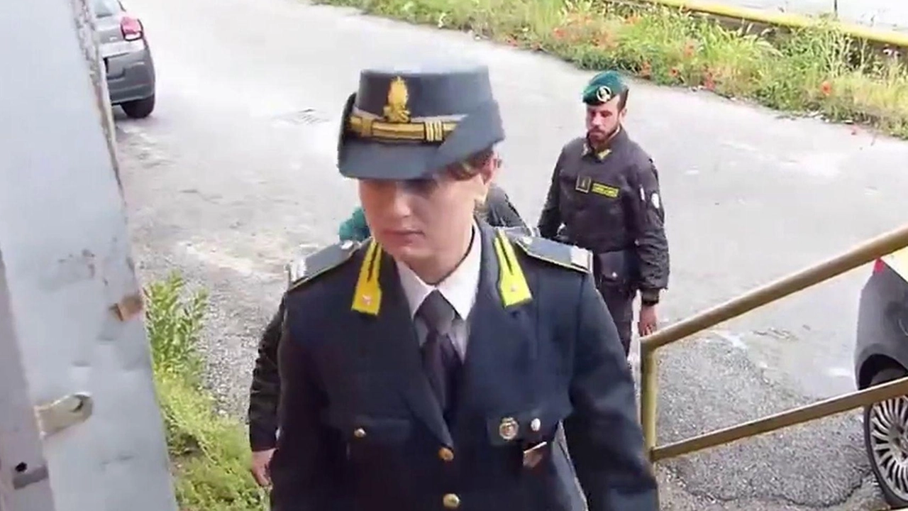 Un controllo della Guardia di Finanza Un controllo della Guardia di Finanza