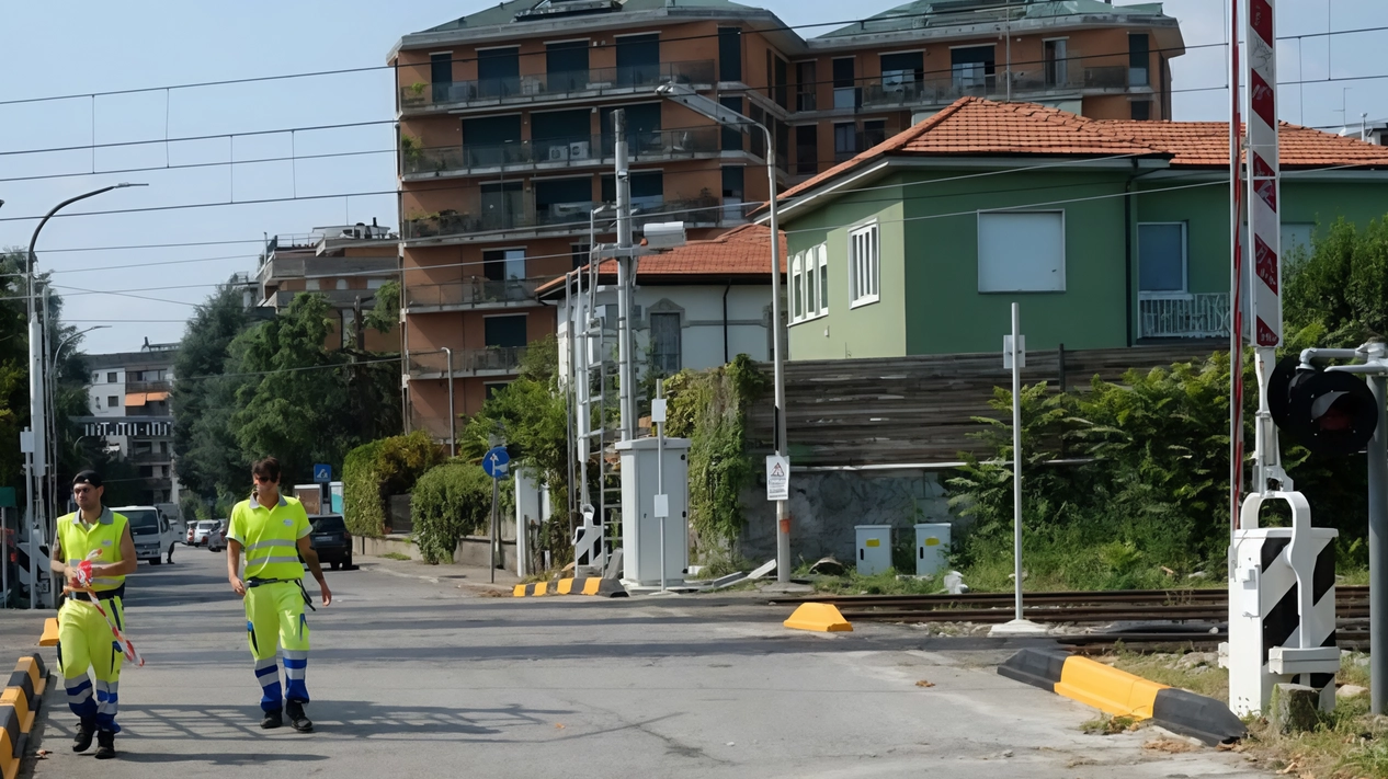 Il passaggio a livello di via Osculati a Monza (Archivio)