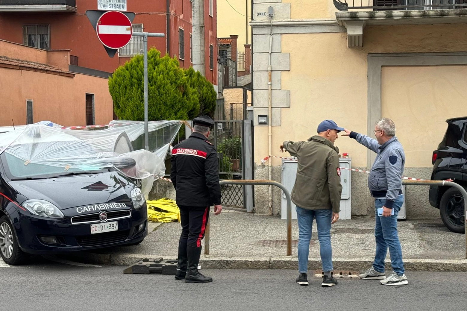 Pavia, i carabinieri sul luogo dell'omicidio