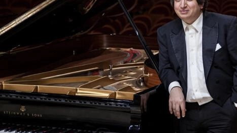 Ramin Barhami, pianista di fama internazionale, di origine iraniana “cittadino onorario” di Busto Arsizio, straordinario interprete delle musiche di Bach