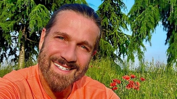 Edoardo Stoppa, chi è il concorrente dell’Isola dei Famosi: età, moglie, figli, carriera e Instagram