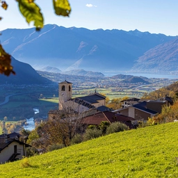 Costiera dei Cech, dove la pietra sostiene il vino: viaggio fra terrazzamenti e cantine d’autore