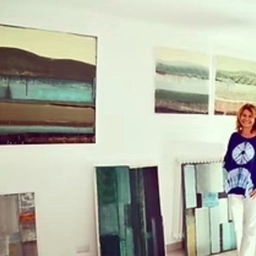 Torno, disegno tessile e pittura si fondono in paesaggi astratti