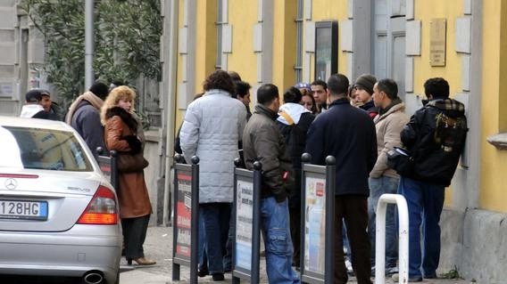 Chi pagava passava davanti a tutti ed era certo di essere regolarizzato chi no restava sempre in coda Chi pagava passava davanti a tutti ed era certo di essere regolarizzato chi no restava sempre in coda