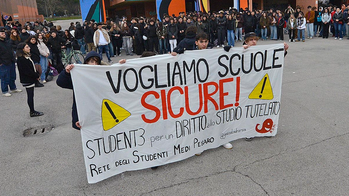 Una protesta per la sicurezza scolastica (foto di repertorio) Una protesta per la sicurezza scolastica (foto di repertorio)