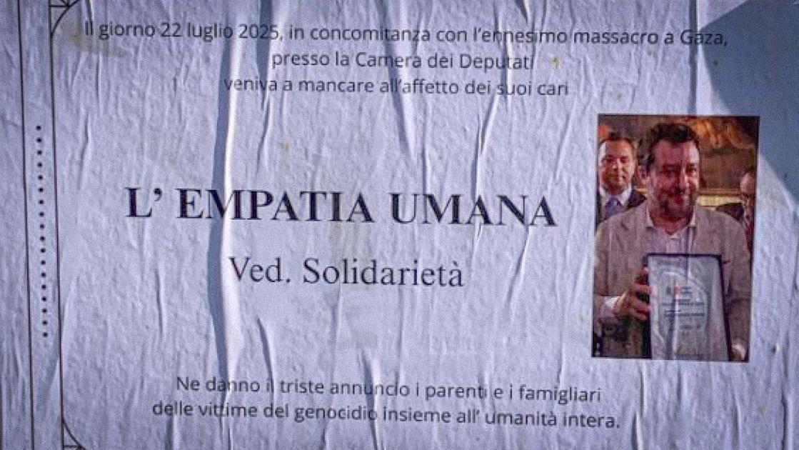Salvini nel manifesto funebre: “È morta l’empatia umana”. Bufera dopo il premio Italia Israele Salvini nel manifesto funebre: “È morta l’empatia umana”. Bufera dopo il premio Italia Israele