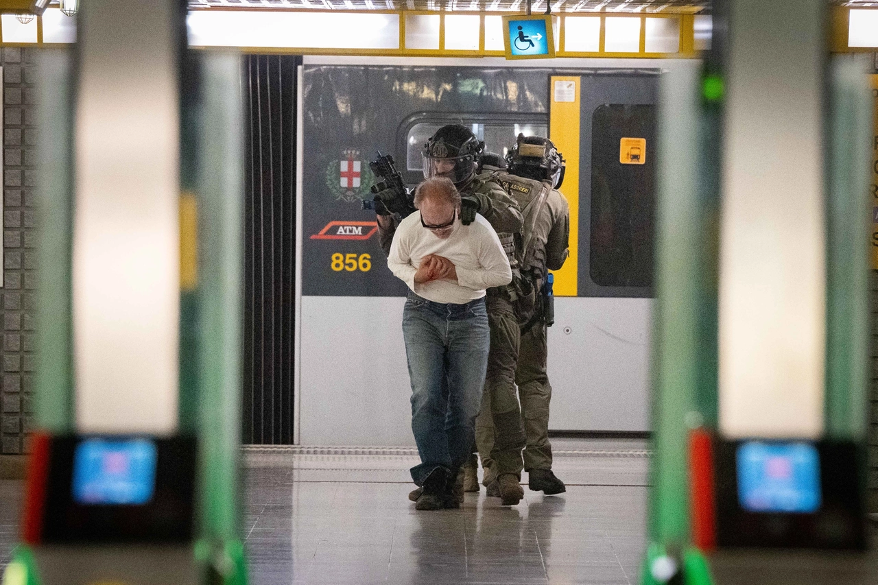 Simulazione attacco terroristico stazione metro San Donato