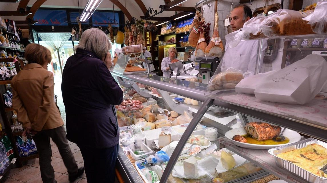 Un negozio di gastronomia (foto d’archivio)