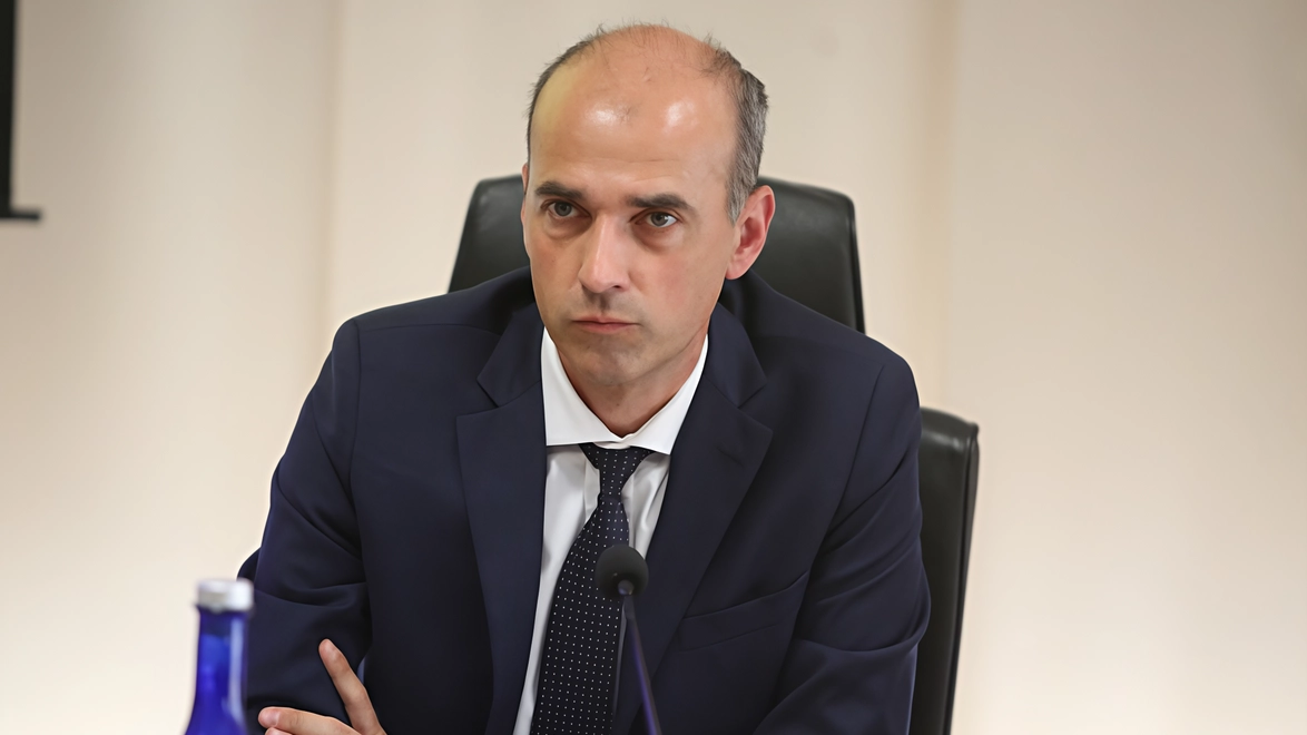 Il sindaco Luca Santambrogio ha scelto i container per sostituire gli spogliatoi