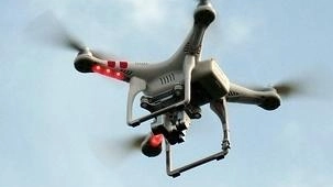 Un drone in volo: in corso l’inchiesta sui sorvoli nel Varesotto