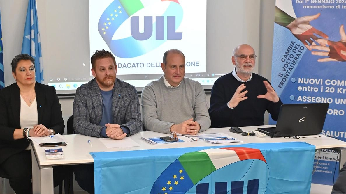 Per la prima volta i frontalieri, a esclusione di quelli vecchi che continueranno a essere tassati solo in Svizzera,... Per la prima volta i frontalieri, a esclusione di quelli vecchi che continueranno a essere tassati solo in Svizzera,...