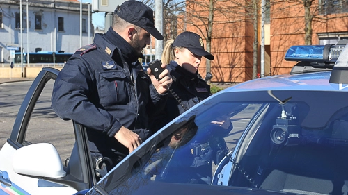 La polizia è intervenuta diverse volte in soccorso della donna che ha denunciato La polizia è intervenuta diverse volte in soccorso della donna che ha denunciato
