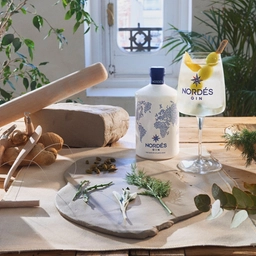 Nordés tra gin e ceramica: un laboratorio per creare, brindare e condividere