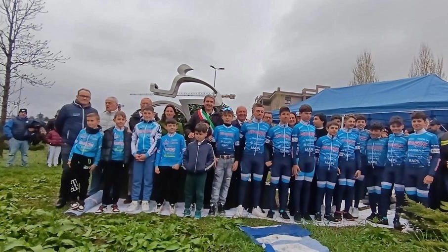 L’Equipe Corbettese è attiva da 27 anni: quest’anno conta 150 tesserati Il presidente è ancora il fondatore dalla società dilettantistica, Enrico Sangalli L’Equipe Corbettese è attiva da 27 anni: quest’anno conta 150 tesserati Il presidente è ancora il fondatore dalla società dilettantistica, Enrico Sangalli