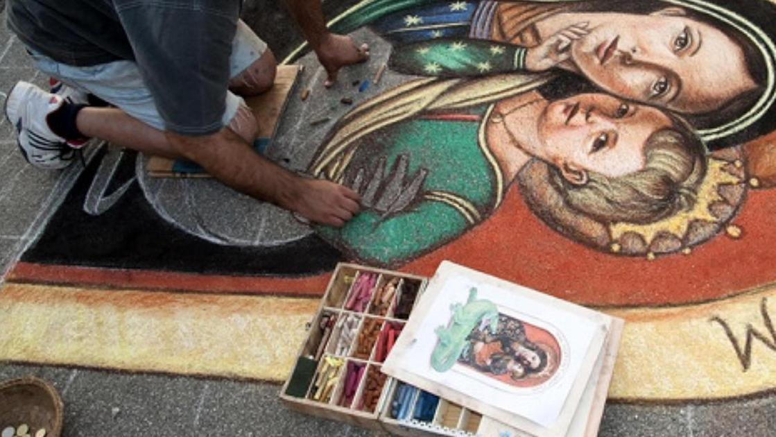 A Pavia quindici madonnari ravvivano oggi via XX Settembre