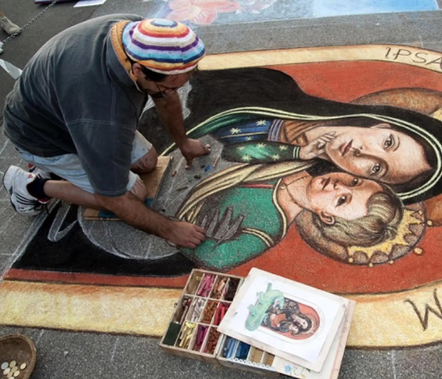 A Pavia quindici madonnari ravvivano oggi via XX Settembre