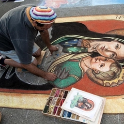 A Pavia quindici madonnari ravvivano oggi via XX Settembre