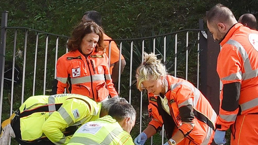 Como, donna urtata mentre attraversava e ventisettenne in monopattino Como, donna urtata mentre attraversava e ventisettenne in monopattino