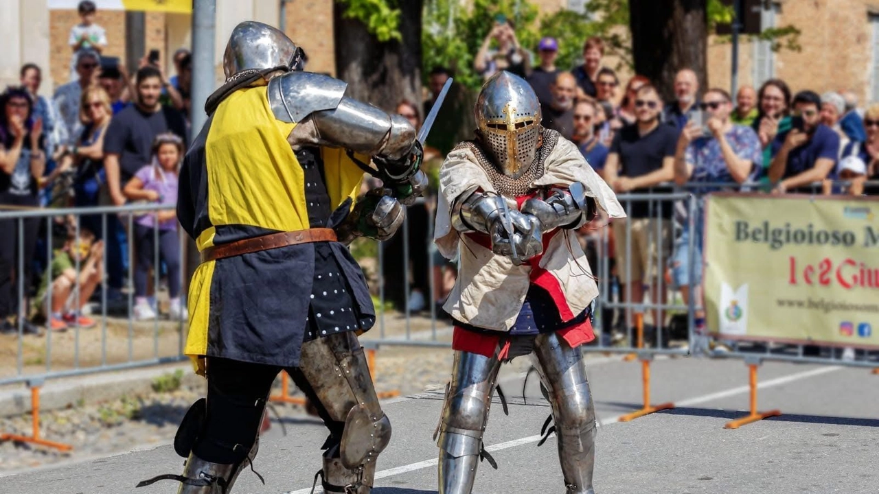 Dalla mattina ci saranno tornei di cavalieri che si sfideranno a colpi di spada lunga Dalla mattina ci saranno tornei di cavalieri che si sfideranno a colpi di spada lunga